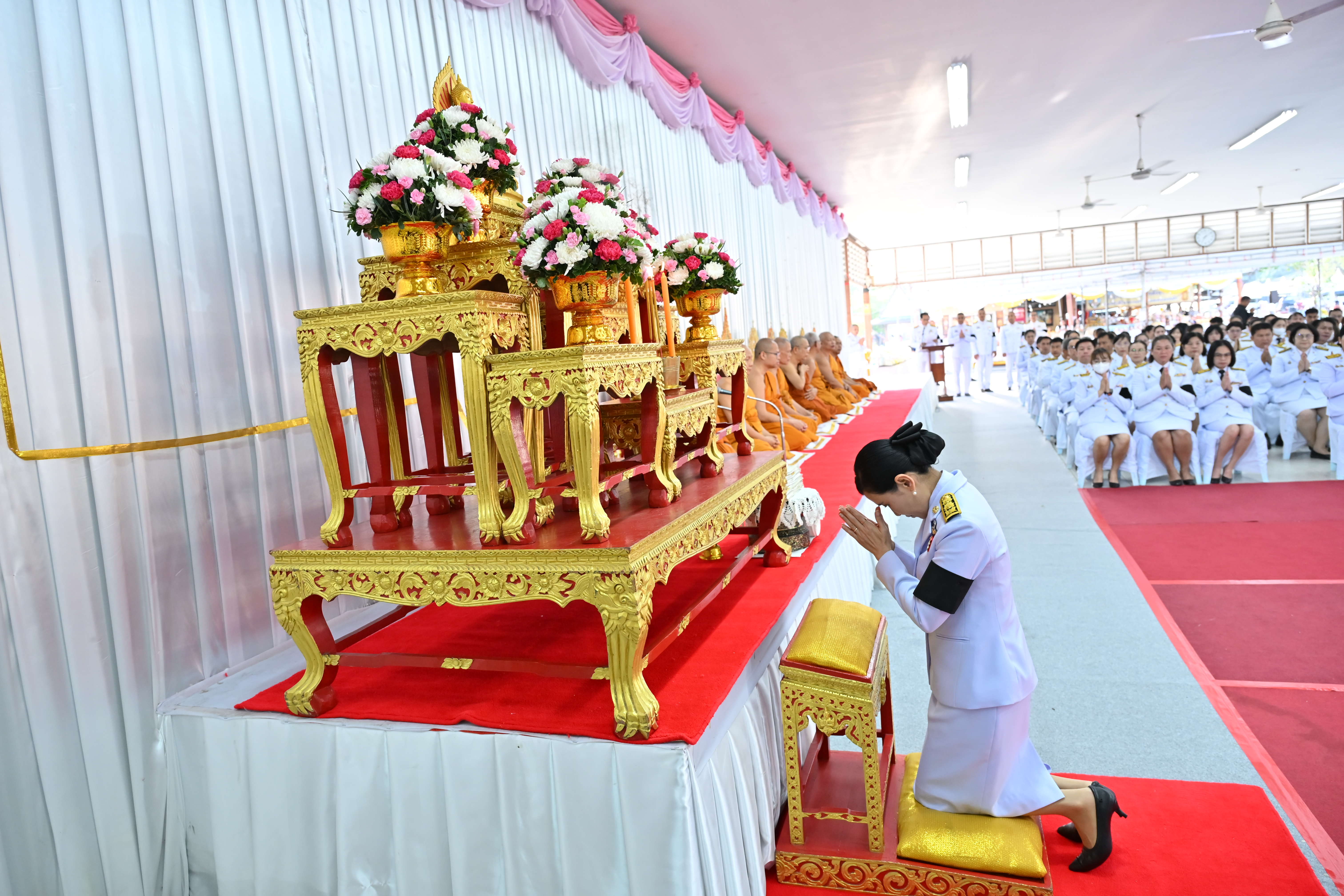 title - ส.ป.ก. นครปฐม เข้าร่วมพิธีสวดพระพุทธมนต์  และพิธีทำบุญตักบาตรถวายพระราชกุศล เนื่องในโอกาสการประกาศยกย่องพระเกียรติคุณ พระราชกรณียกิจ ในวาระครบ 100 ปี สมเด็จพระนางเจ้ารำไพพรรณี พระบรมราชินี ในรัชกาลที่ 7 